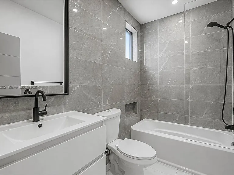 2320 SW 14th St — Photo 26