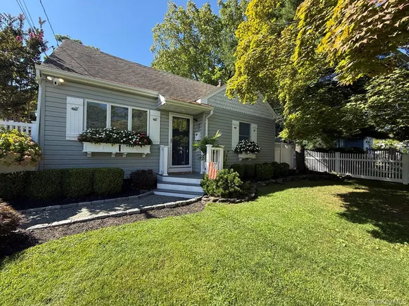 124 Smith Avenue, Islip, NY 11751