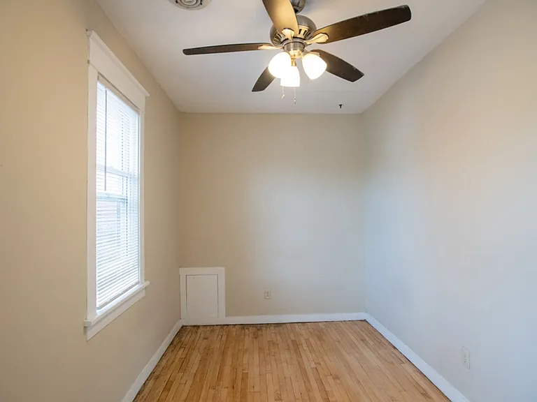 $1075 1 BA, 1 BA With Back Porch - Riverwest - 829 E Clarke — Photo 22
