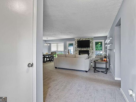 4th image of 2711 Bluffton Rd