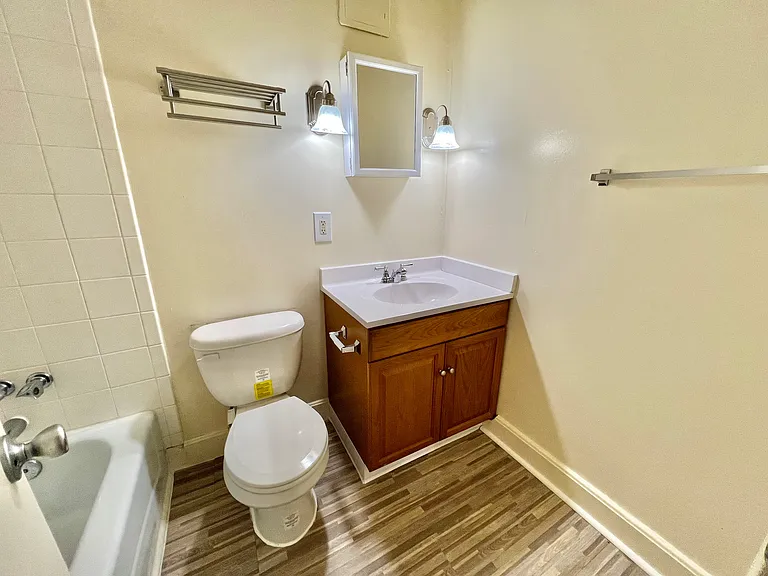Countrybrook Apartments — Photo 126