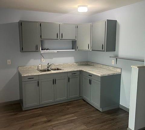 5th image of 1627 Holly Pl