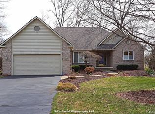 5530 Huron Hills Dr, Commerce Township, MI 48382