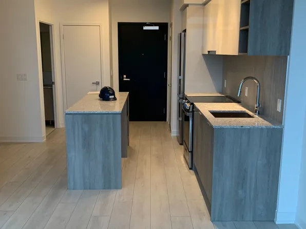 31 Tippett Rd #817, Toronto, ON M3H 0C8