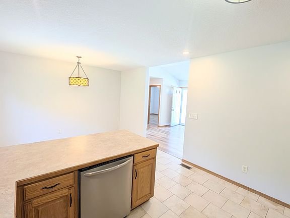 5th image of 1553 S College St