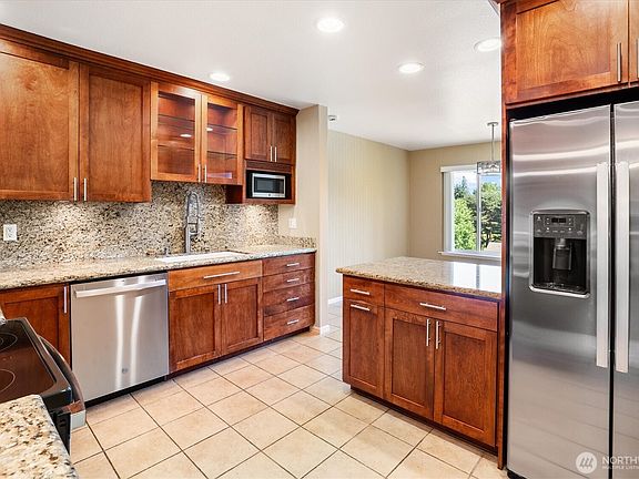 5th image of 10823 Glen Acres Drive S #D