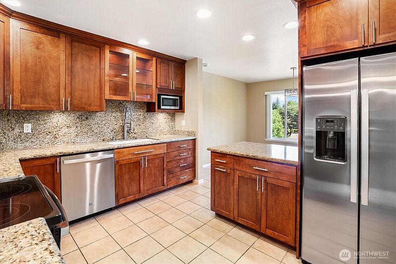 5th image of 10823 Glen Acres Drive S #D