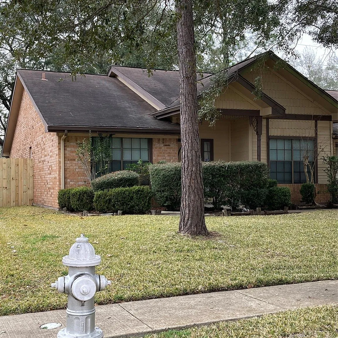 3 bed, 2.0 bath, 1826 sqft, $2,100 — Photo 2