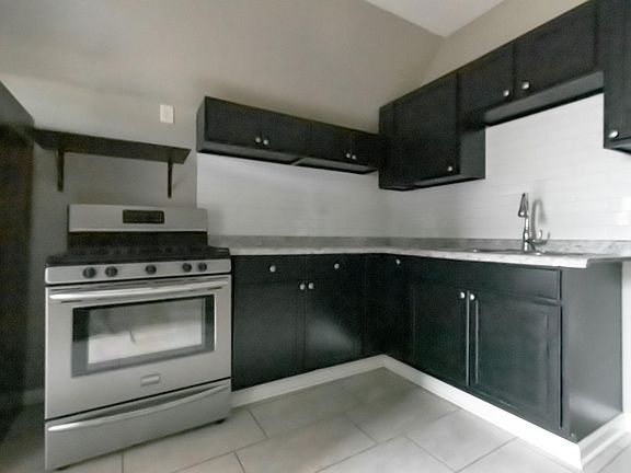 4th image of 6927 S Hermitage Ave #2