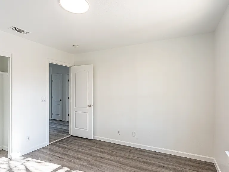 2337 N Silvervale St — Photo 4