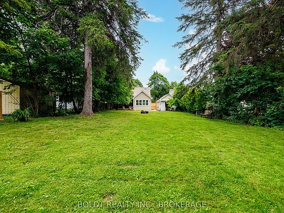 4th image of 421 Prospect Point Rd N