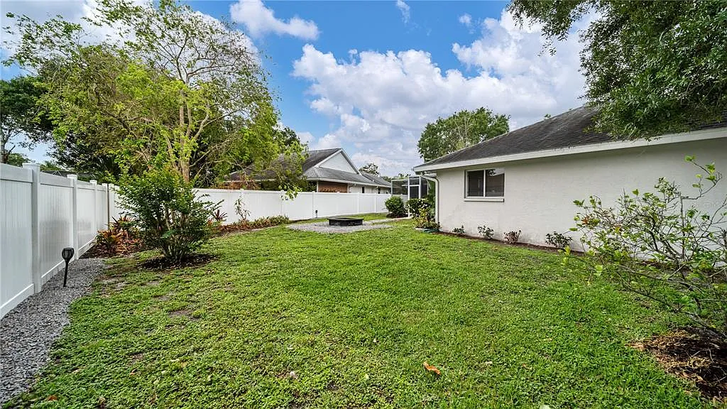 3 bed, 2.0 bath, 1933 sqft, $3,200 — Photo 3