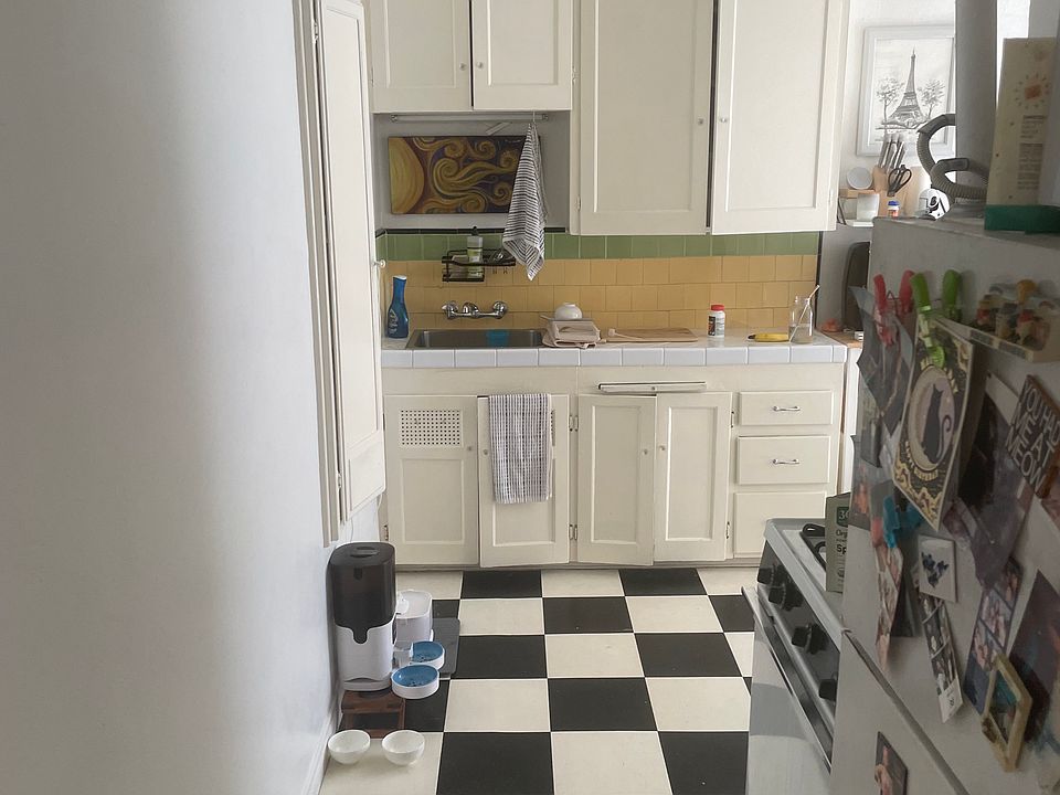 2nd image of 1221 Robinson Ave APT 4