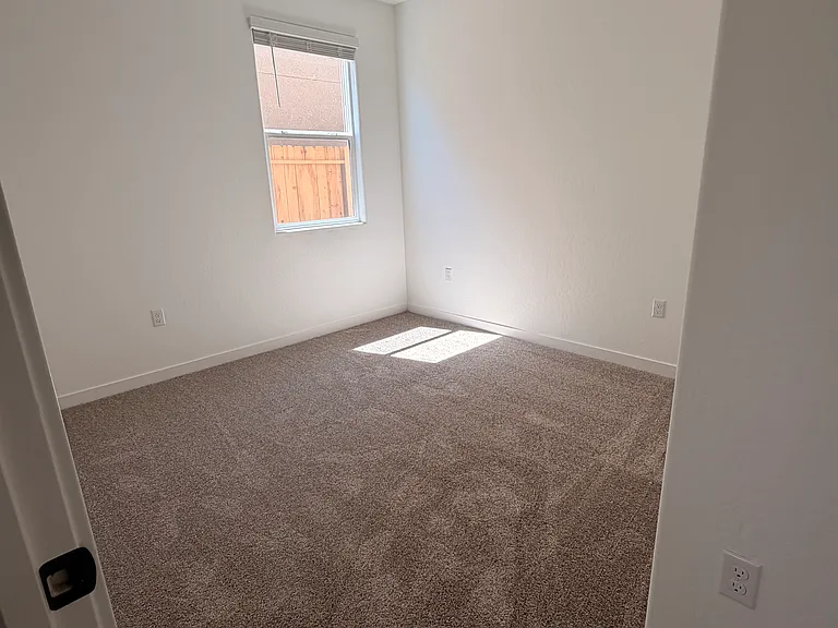 620 Riley Ave — Photo 5