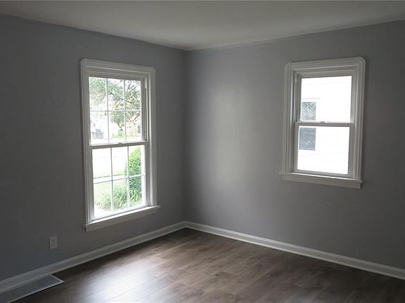 3rd image of 7520 Theota Ave