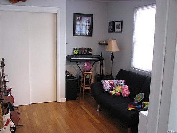 5th image of 6 Elm Ln