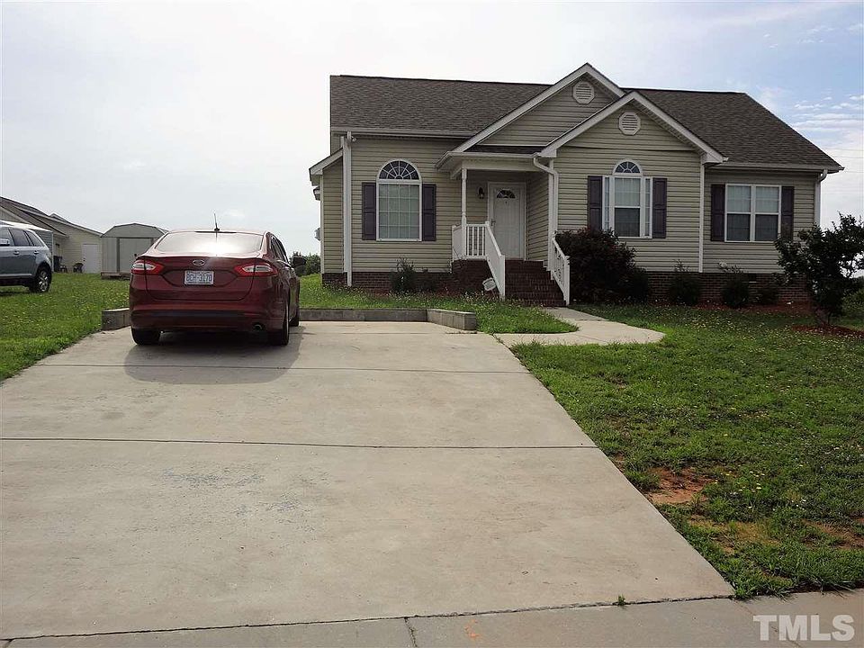 2nd image of 18 Ashmont Ln