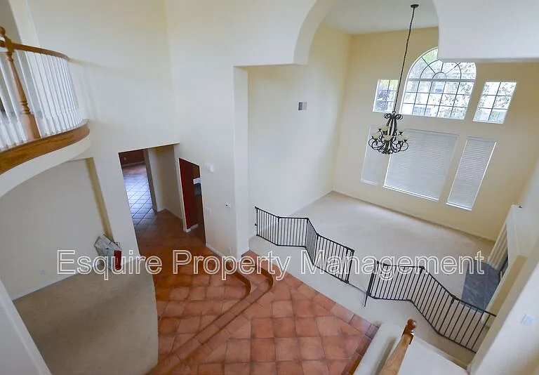 2340 Fairway Ct — Photo 3