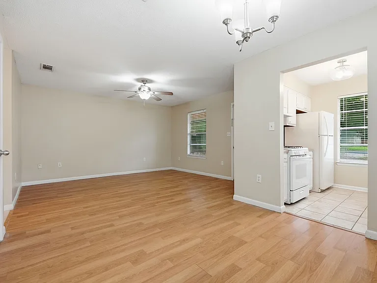 310A Redwood Ave — Photo 6