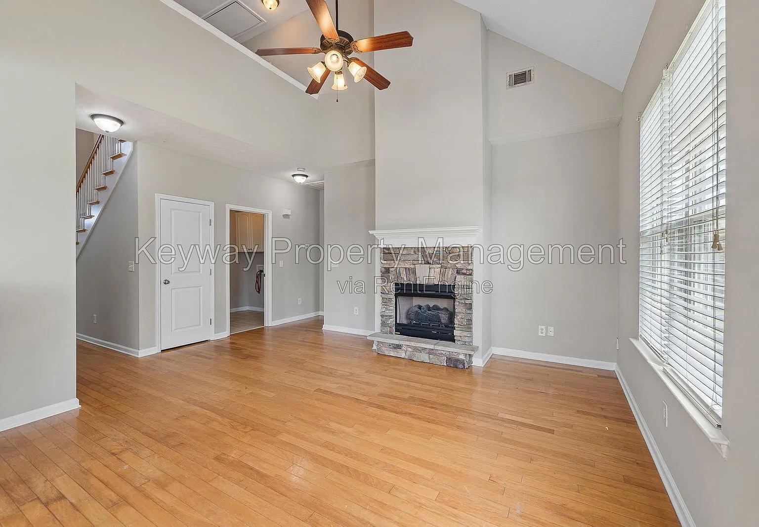 4 bed, 2.5 bath, 2522 sqft, $2,150 — Photo 2