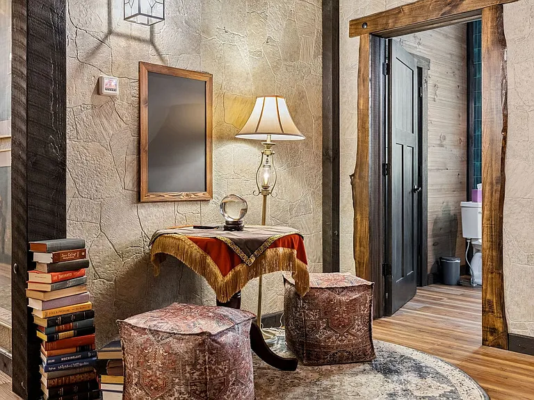 Building's Lounge