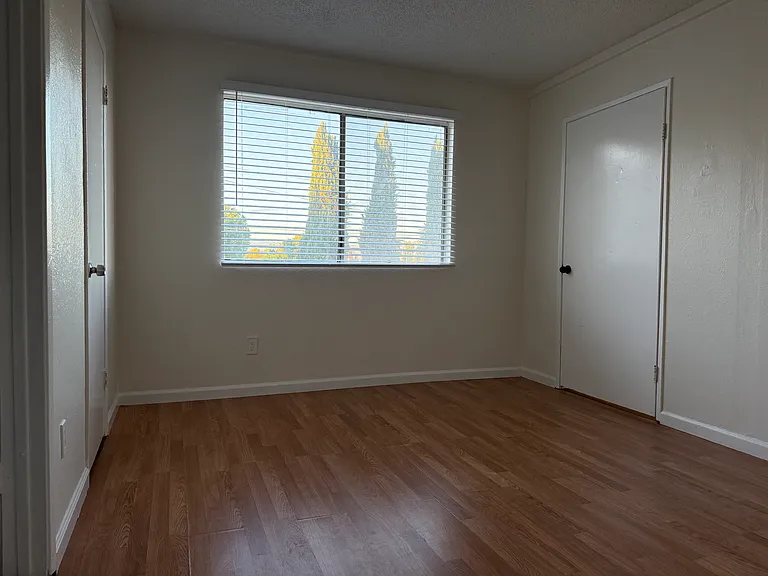 22411 Del Valle St #8 — Photo 3