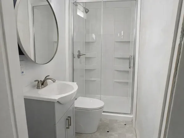 1102 W 3rd St #2, Dixon, IL 61021