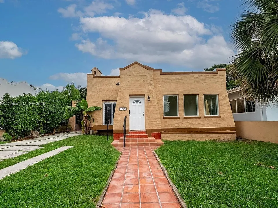 1769 SW 24th Ter