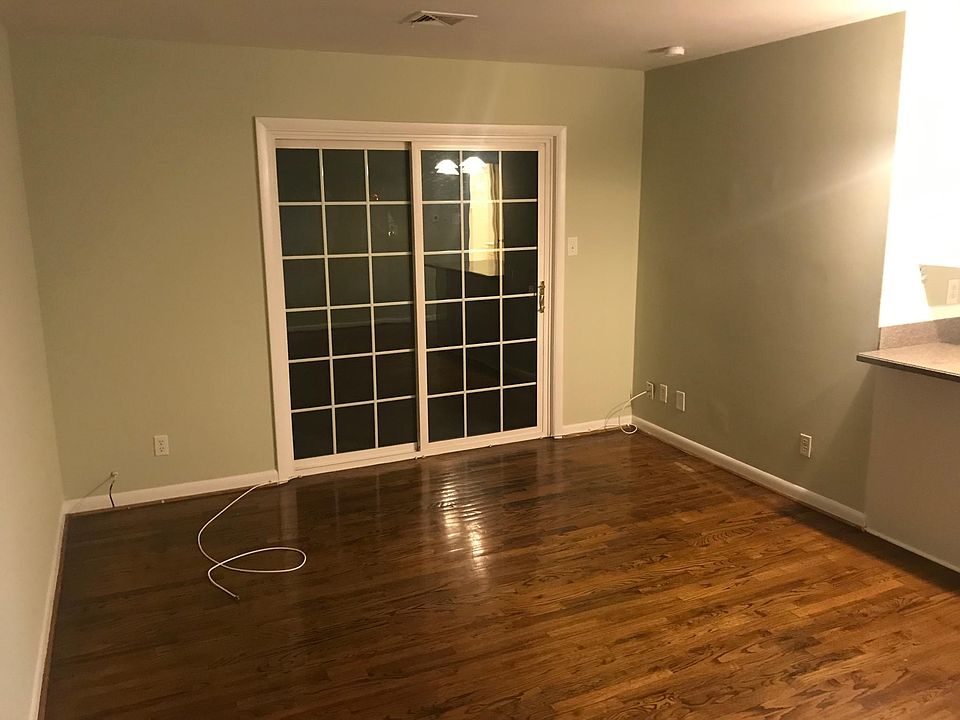 2nd image of 770 E 61st St APT 5
