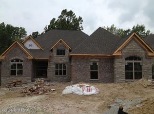 25 Fossil Creek Cir, Louisville, KY 40245