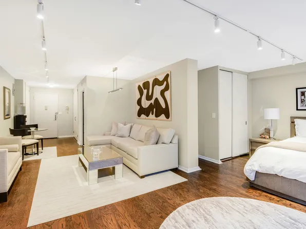 16 West 16th Street image 3 of 8