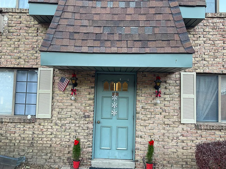 549 Russell Rd #12C — Photo 2