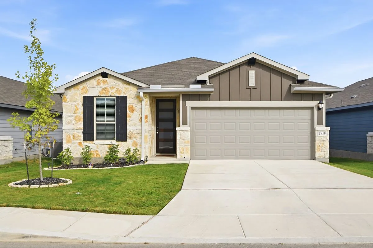 3 bed, 3.0 bath, 1929 sqft, $2,100 — Photo 1