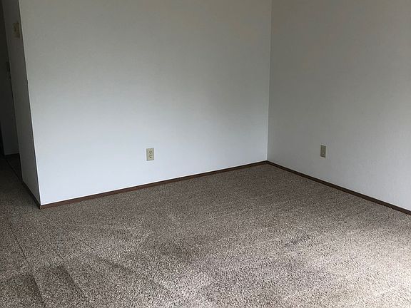 3rd image of 945 SW Barrington Dr APT B4