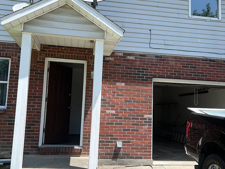 1022 Village Ln — Photo 1