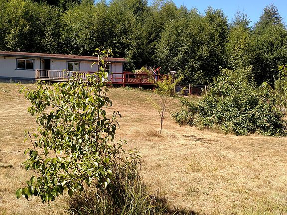 5th image of 28 Travis Dr