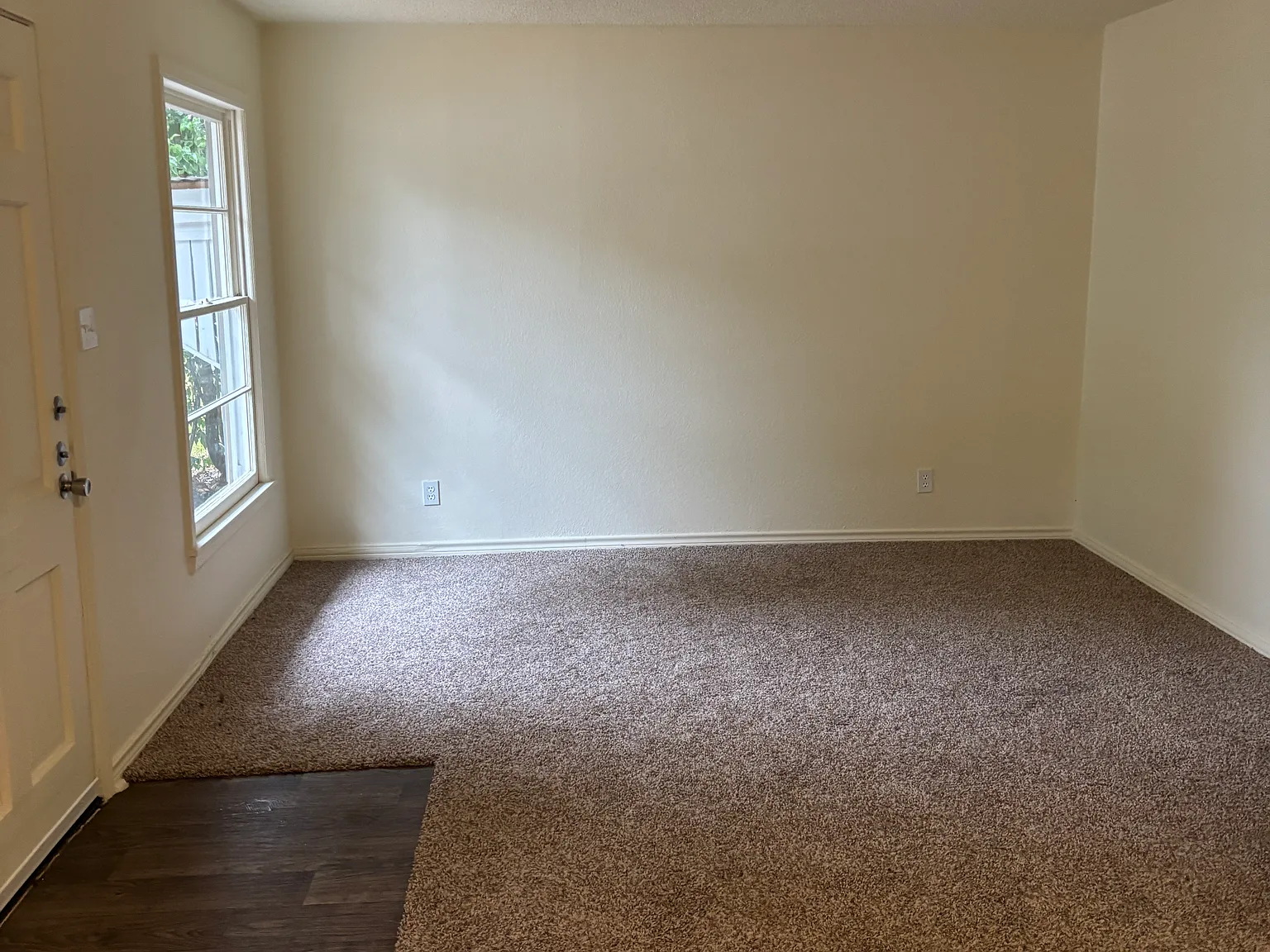 3 bed, 1256 sqft, $1,400 — Photo 2