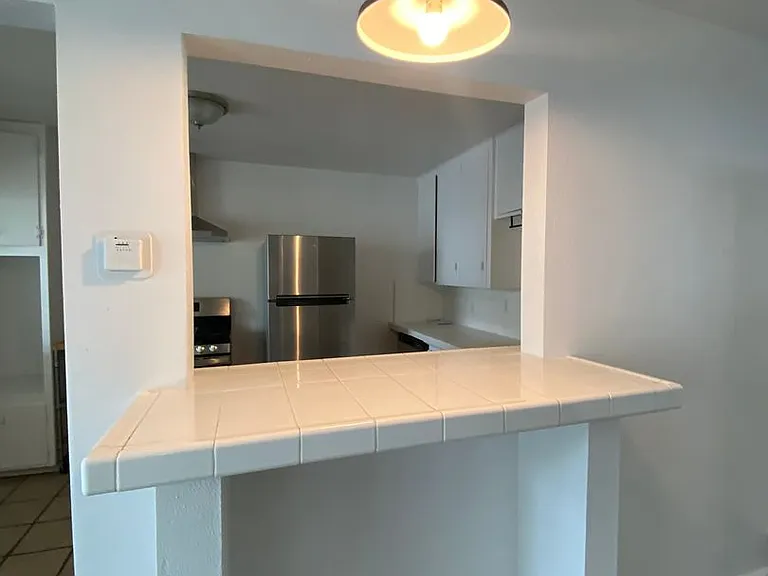 Cozy 2-Bedroom Apartment Just Steps from the Ocean Bluffs! — Photo 4
