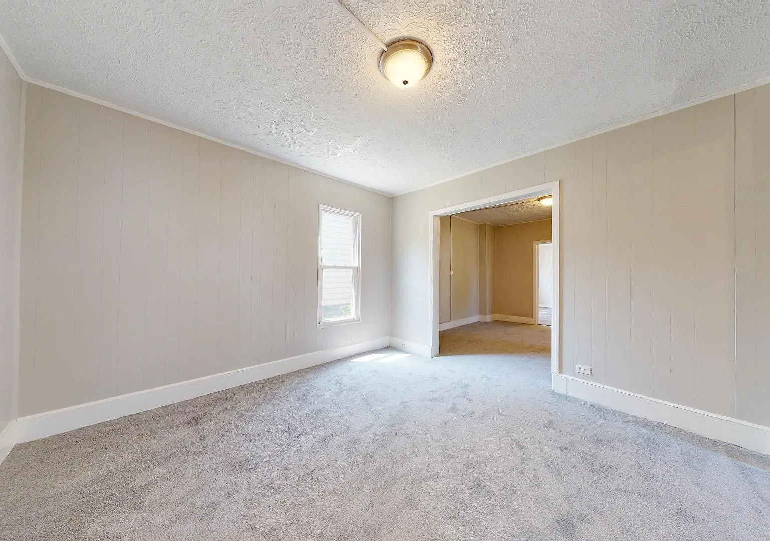 Huge 4 Bedroom Single Family House - almost 1500 SQ FT! — Photo 4