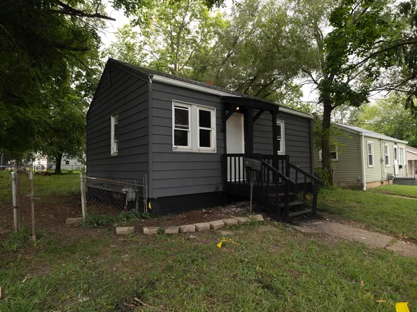928 W Front St, Bloomington, IL 61701