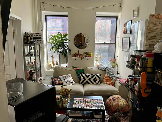 Rented by City Connections Realty | media 18