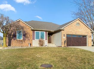 1401 Chestnut Ct, Auburn, IN