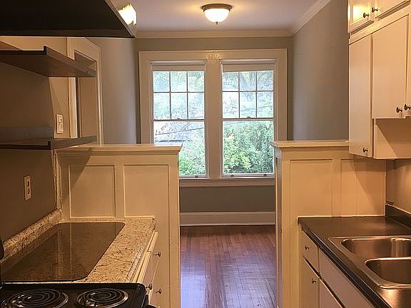 5th image of 2253 Oak St APT 6