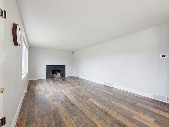 3rd image of 11820 E Mission Ave