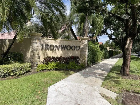 36 Ironwood Way N, Palm Beach Gardens, FL 33418