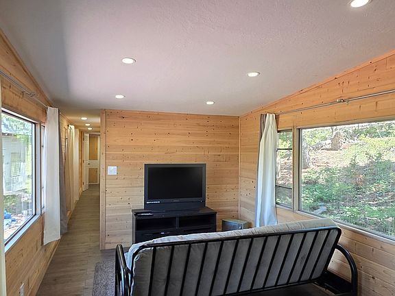 5th image of 5193 Foothill Dr