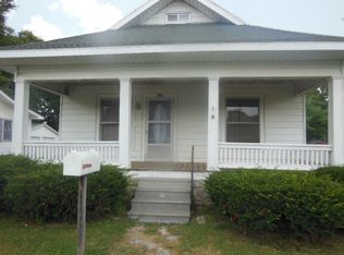 501 E North Ave, Flora, IL 62839