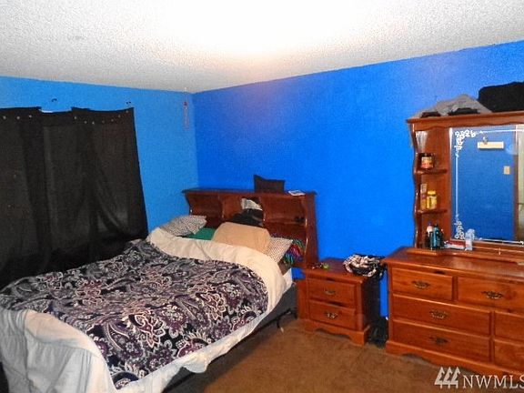 5th image of 9410 White Fir Dr NE