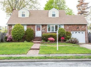 911 Hastings St, Baldwin, NY 11510