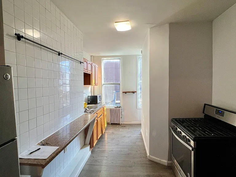 14 Wilson Ave #2L — Photo 1